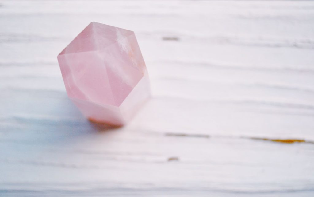 水晶是招桃花方法之一（圖片來源：pexels）